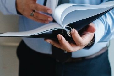 pexels-sora-shimazaki-5668837